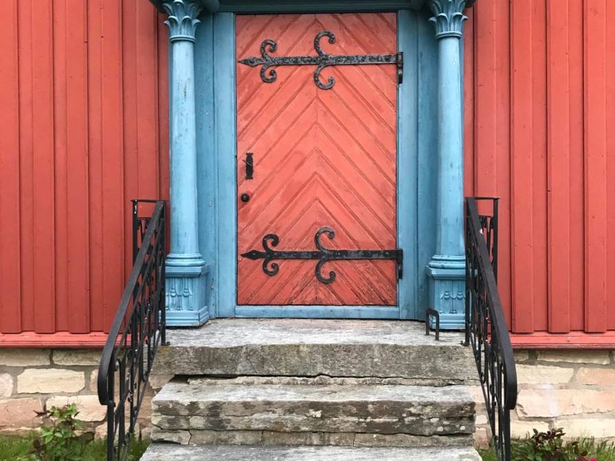 Rein Kirke - dør - foto Elizabeth J.R. Brødreskift